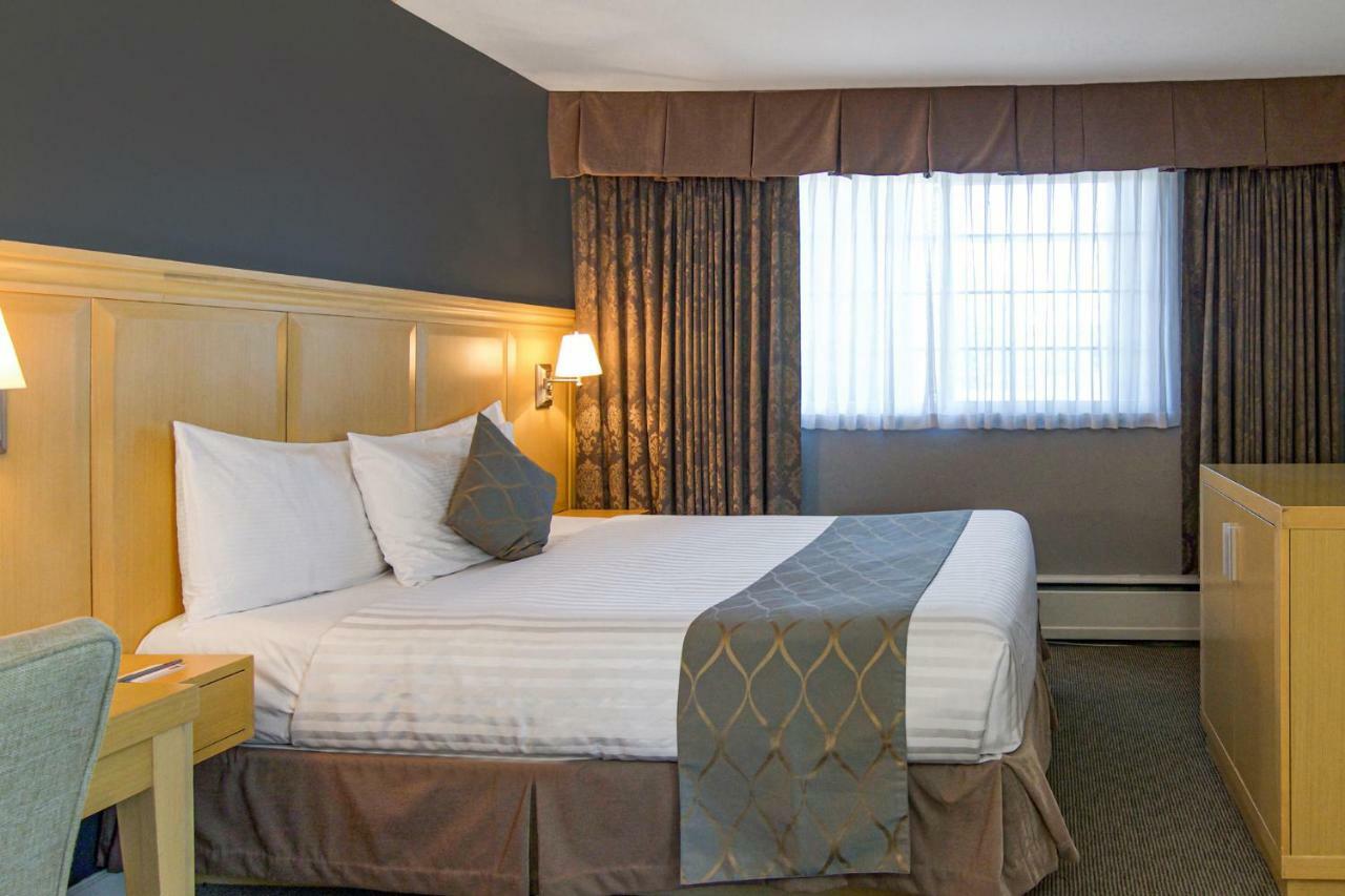 Red Lion Inn & Suites Άμποτσφορντ Εξωτερικό φωτογραφία