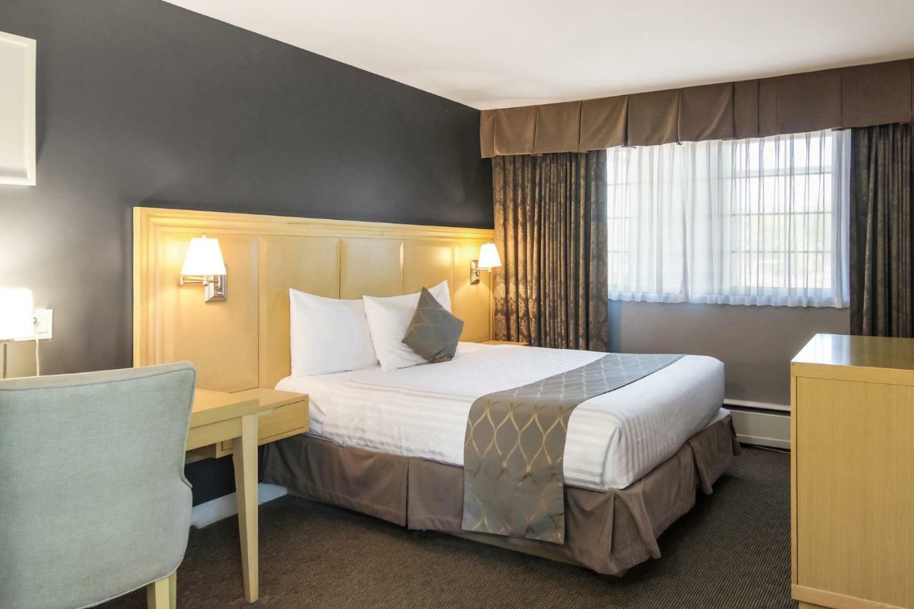 Red Lion Inn & Suites Άμποτσφορντ Εξωτερικό φωτογραφία