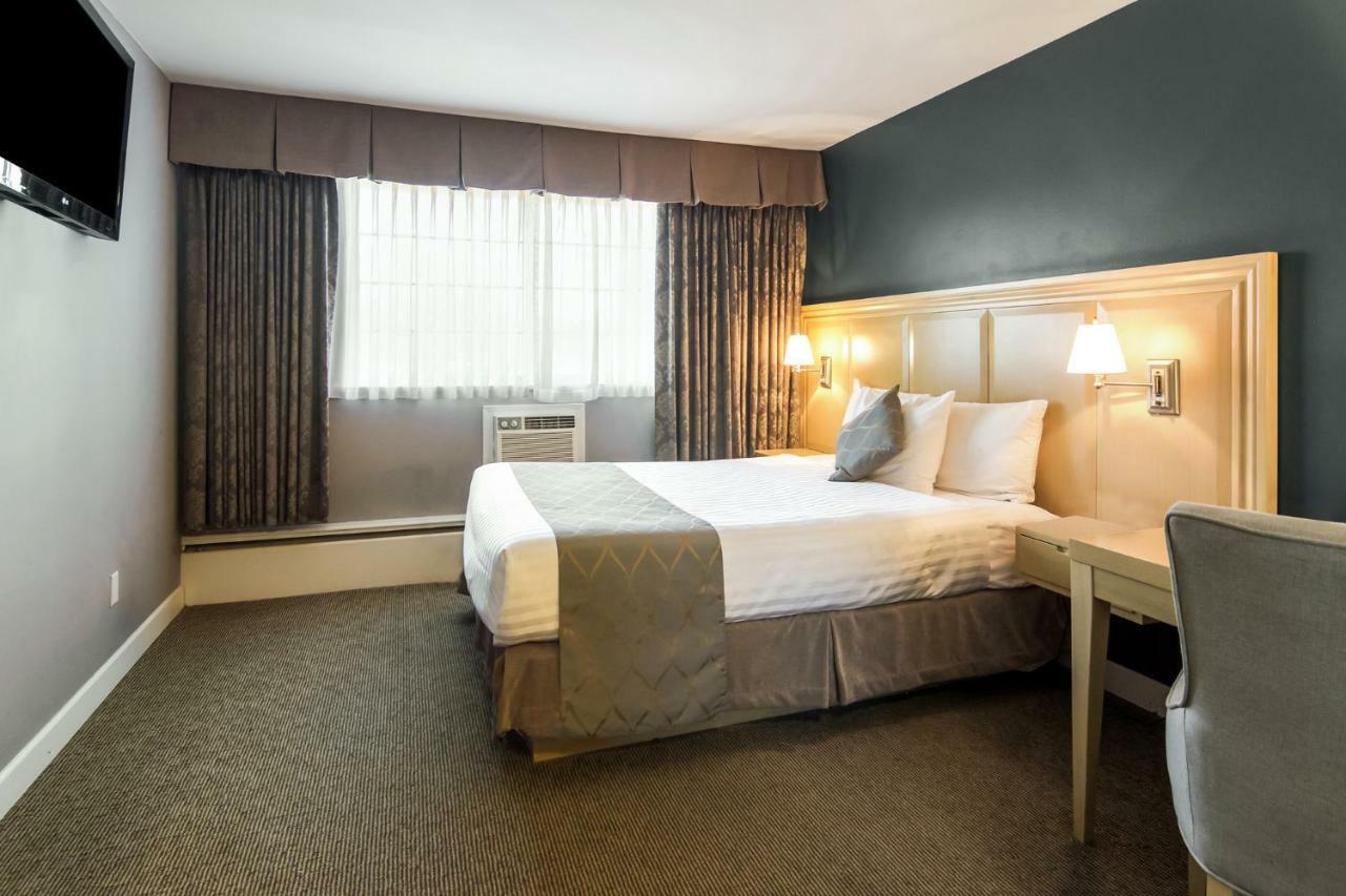 Red Lion Inn & Suites Άμποτσφορντ Εξωτερικό φωτογραφία
